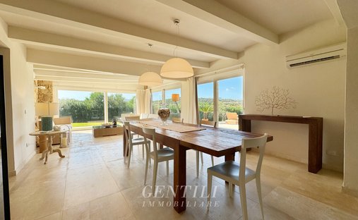 Villa in Arzachena, Sardinien, Italien 1