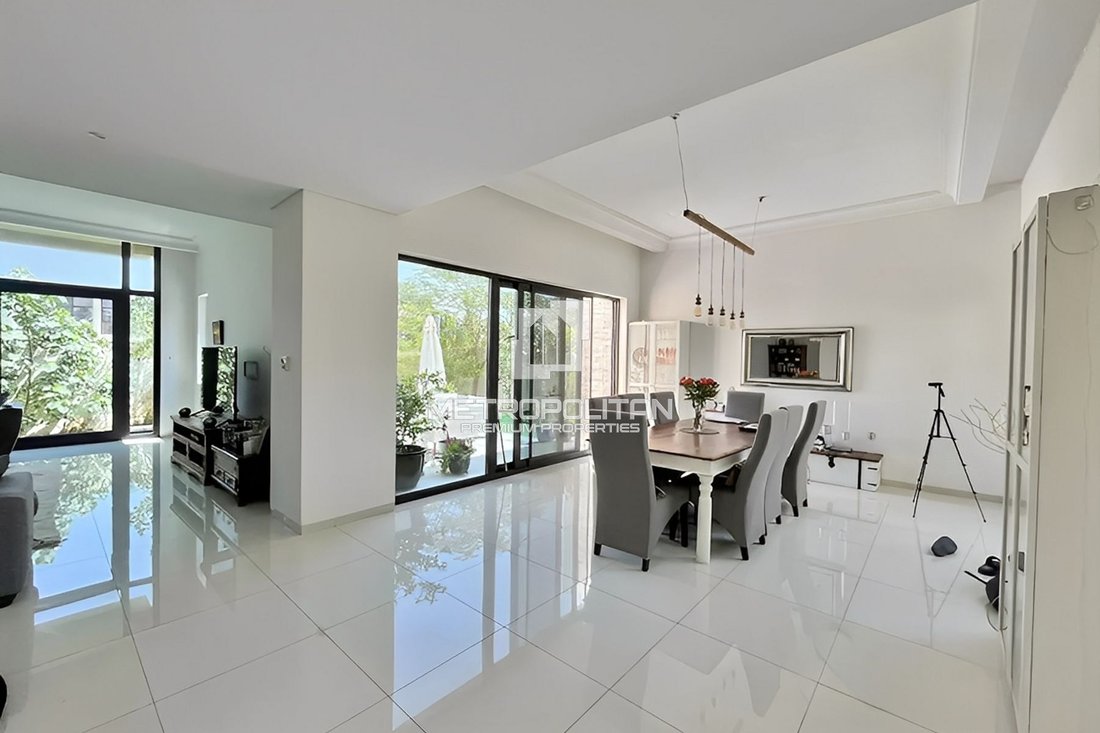 Villa in Damac Hills, Dubai, United Arab Emirates 4 - 16053674