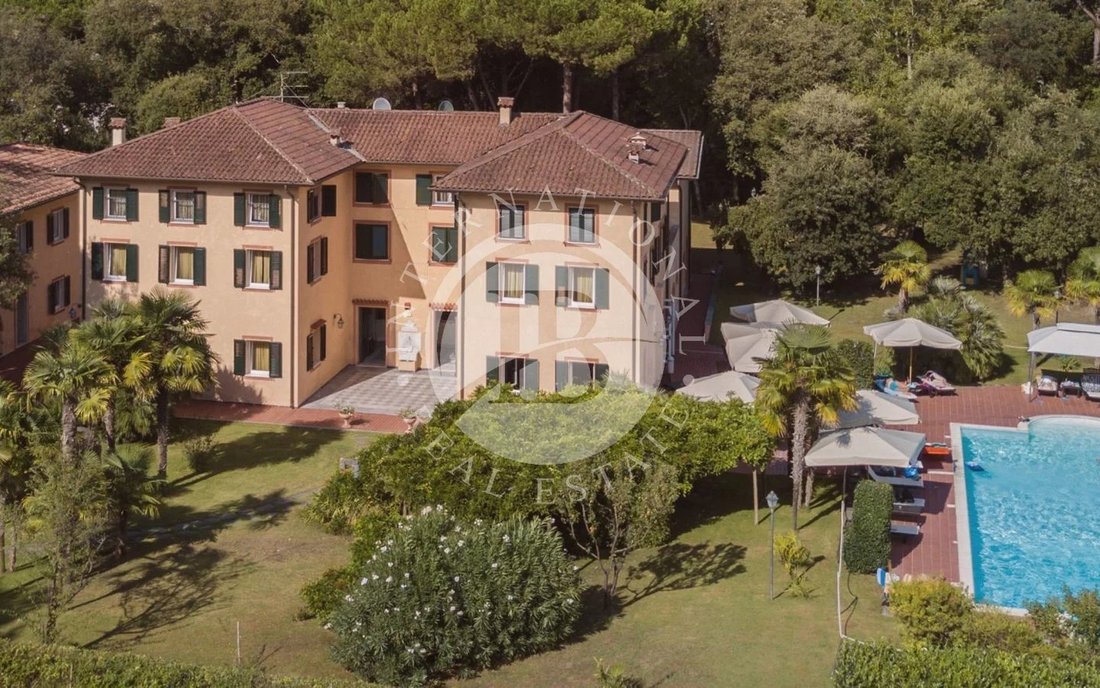 Villa in Marina di Massa Centro, Massa, Italy 3 - 16053137