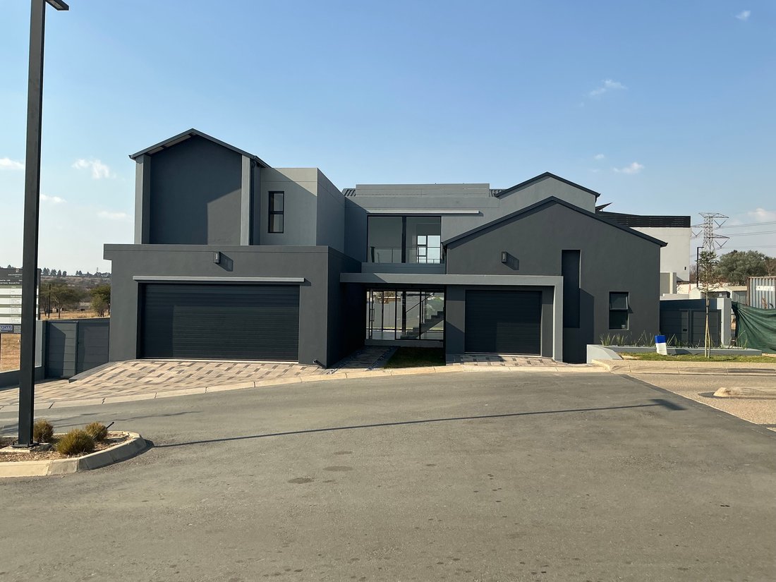 House in Broadacres, Gauteng, South Africa 3 - 16053633