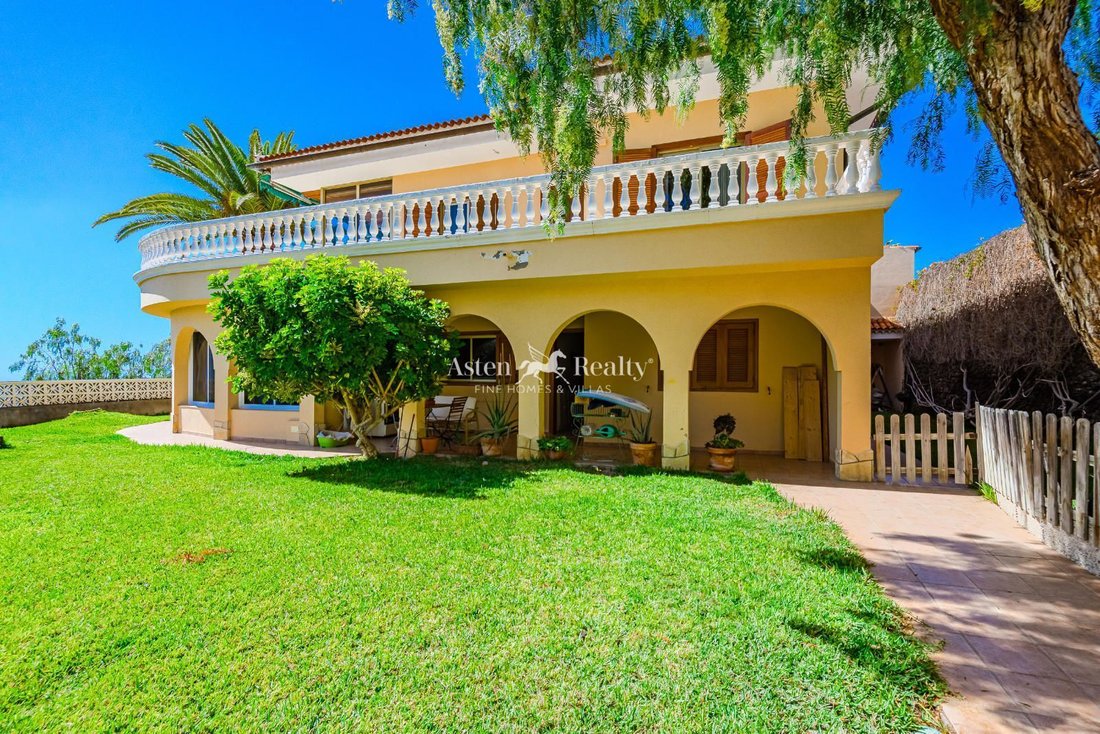 Villa in Arona, Canary Islands, Spain 2 - 16053094