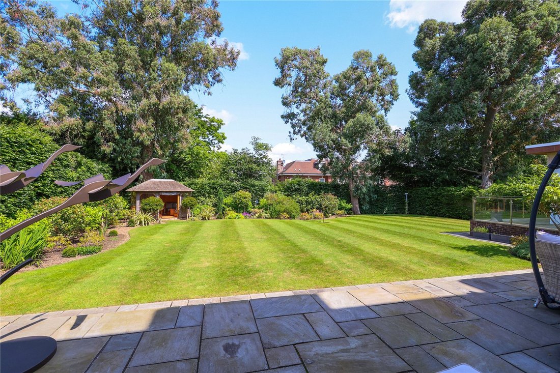 House in Oxshott, Elmbridge, England 2 - 16053174