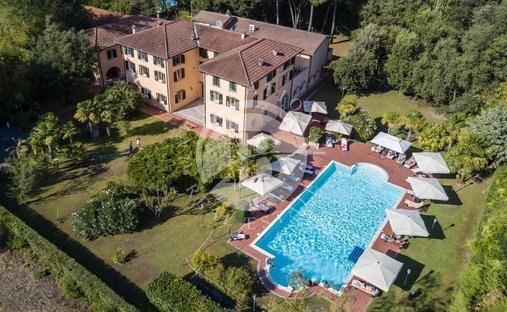 Villa in Marina di Massa Zentrum, Massa, Italien 1