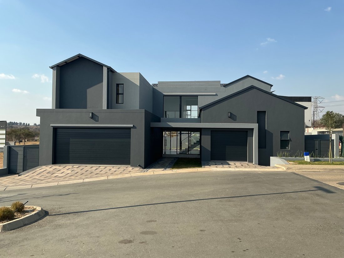 House in Broadacres, Gauteng, South Africa 2 - 16053633
