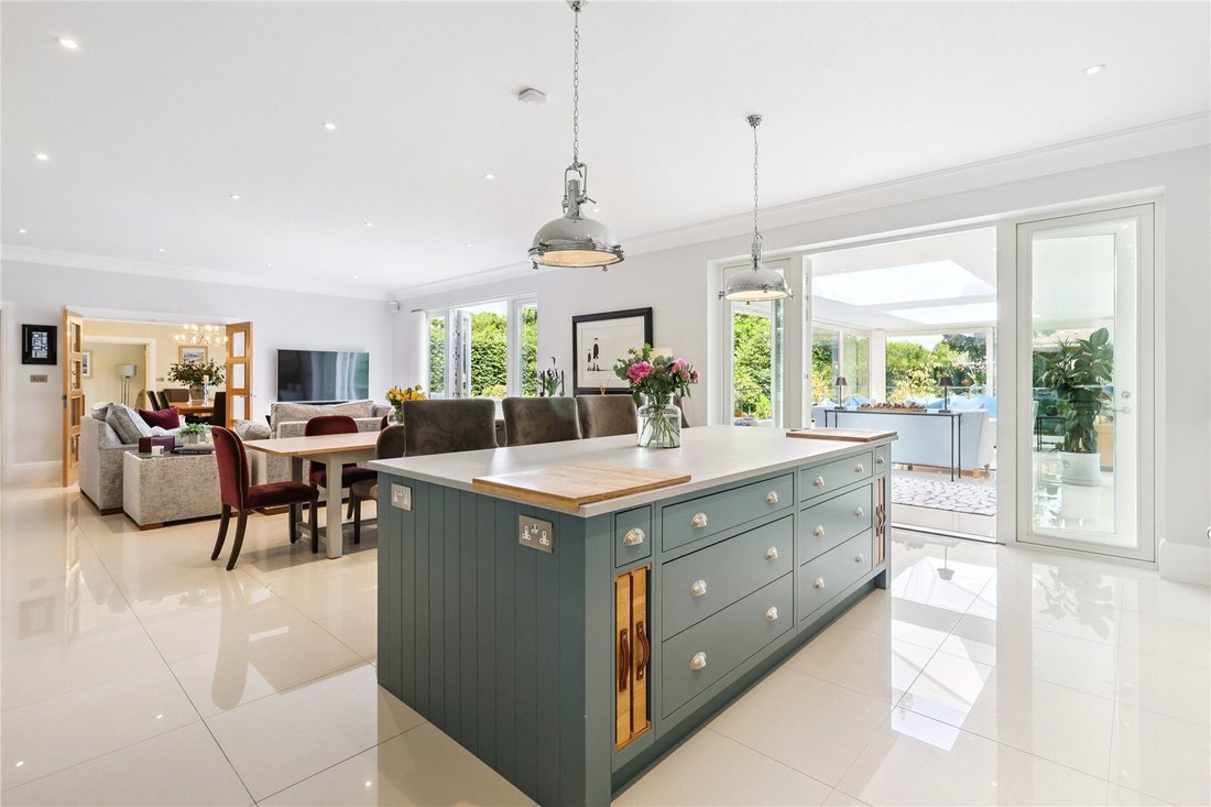 House in Oxshott, Elmbridge, England 3 - 16053174