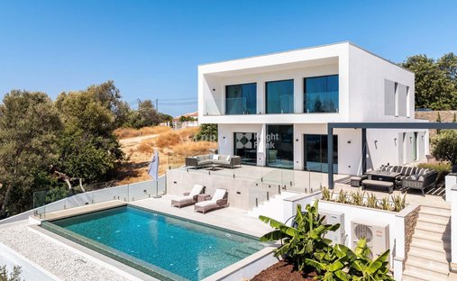 Villa in Loule (Sao Clemente), Algarve, Portugal 1