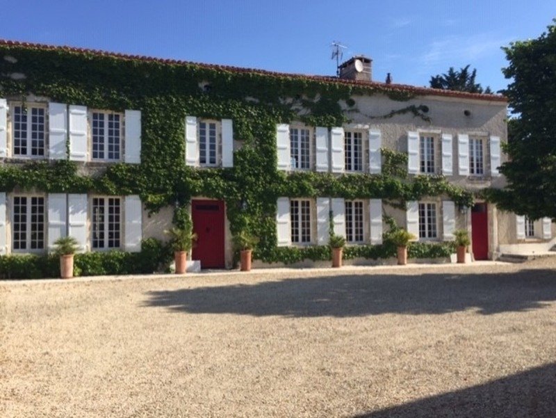 House in Roullet-Saint-Estephe, Nouvelle-Aquitaine, France 2 - 16054405