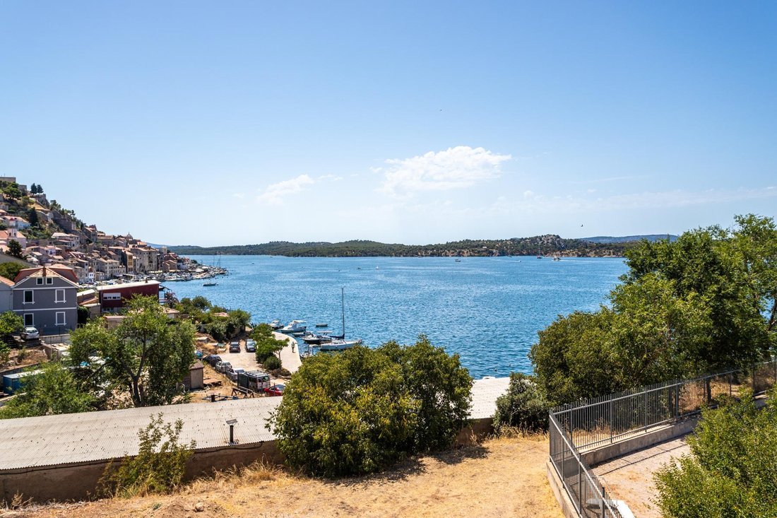 Apartment in Gradska cetvrt Crnica, Sibenik, Sibenik-Knin County 2 - 16054371