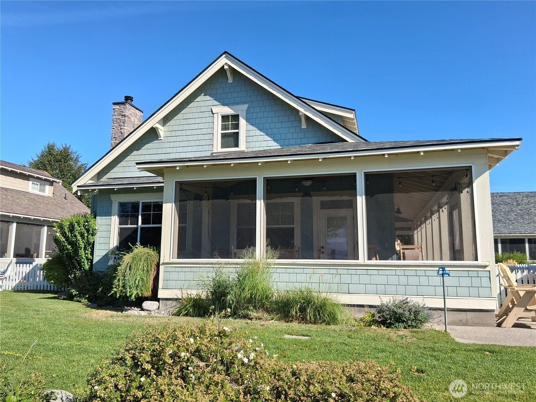 House in Oroville, Washington, United States 1 - 16054891