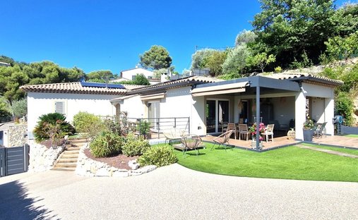Villa in La Roquette-sur-Var, Provence-Alpes-Côte d'Azur, France 1