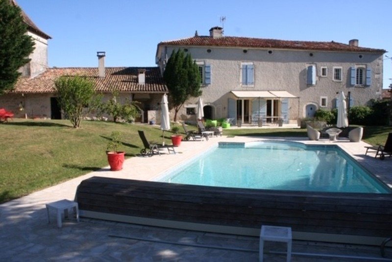 House in Roullet-Saint-Estephe, Nouvelle-Aquitaine, France 1 - 16054405
