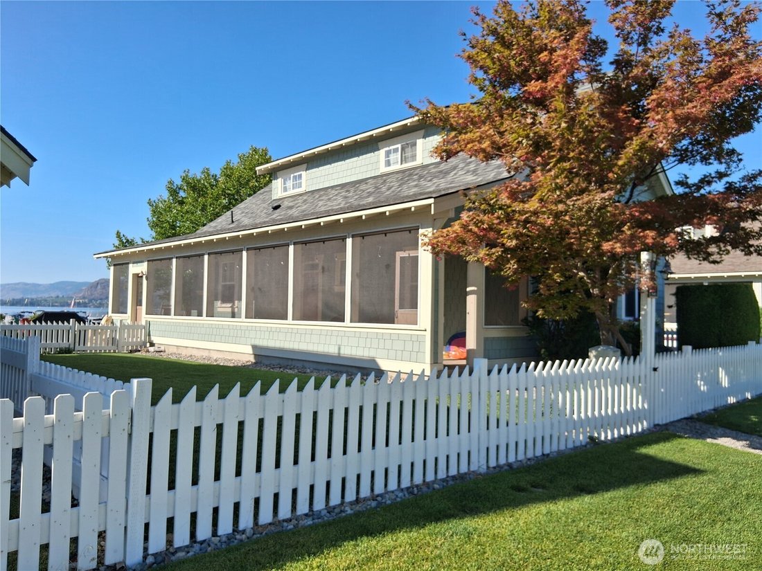House in Oroville, Washington, United States 2 - 16054891