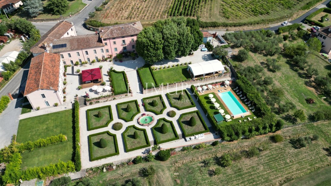 Villa in Santissima Annunziata, Lucca, Italy 3 - 16062049