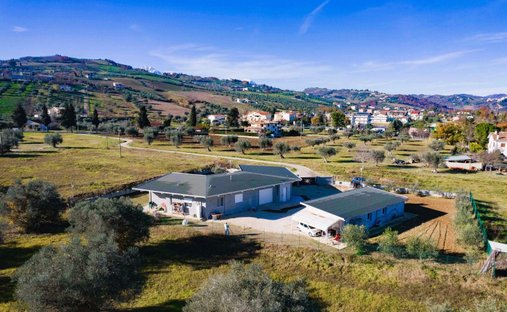Villa a Castiglione Messer Raimondo, Abruzzo, Italia 1