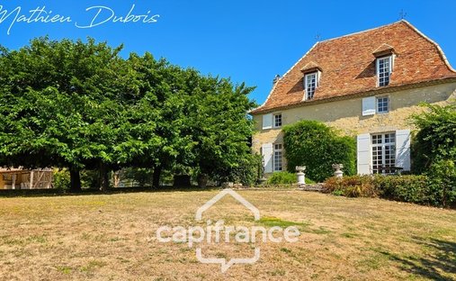 Castle for Sale in Saussignac, Nouvelle-Aquitaine, France