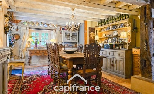 Castle for Sale in Saussignac, Nouvelle-Aquitaine, France