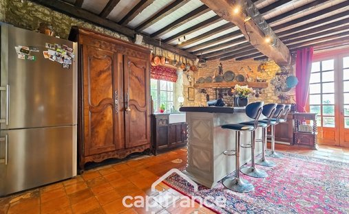 Castle for Sale in Saussignac, Nouvelle-Aquitaine, France