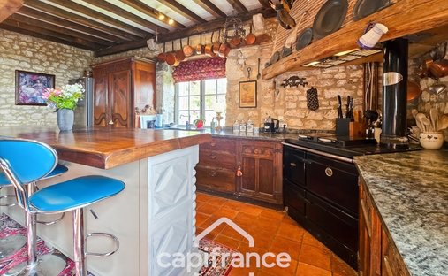Castle for Sale in Saussignac, Nouvelle-Aquitaine, France