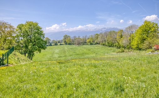 Castle for Sale in Grilly, Auvergne-Rhône-Alpes, France
