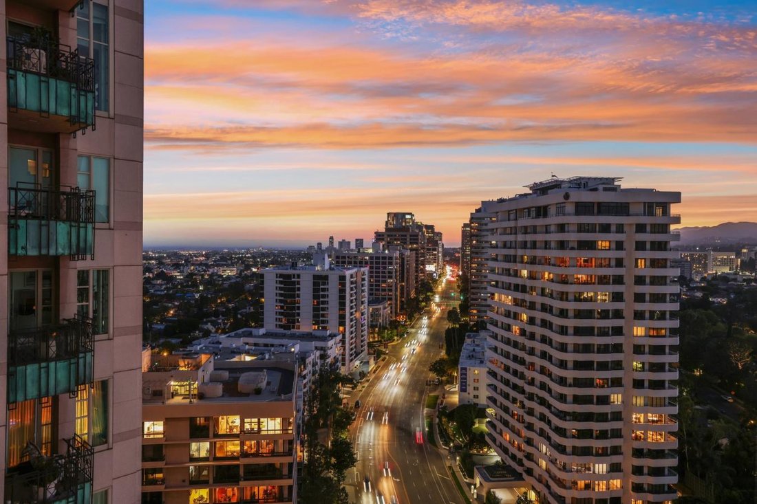 Condo in Los Angeles, California, United States 5 - 16055786