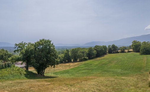 Castle for Sale in Grilly, Auvergne-Rhône-Alpes, France