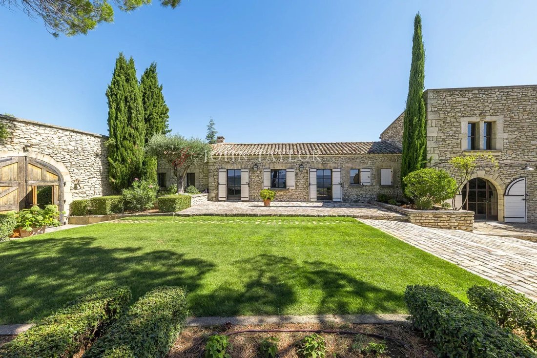 Castle in Joucas, Provence-Alpes-Côte d'Azur, France 4 - 15722773