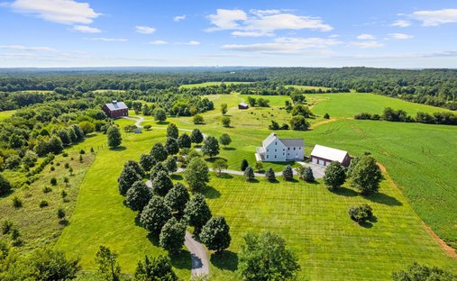 Farm Ranch in Poolesville, Maryland, United States 1