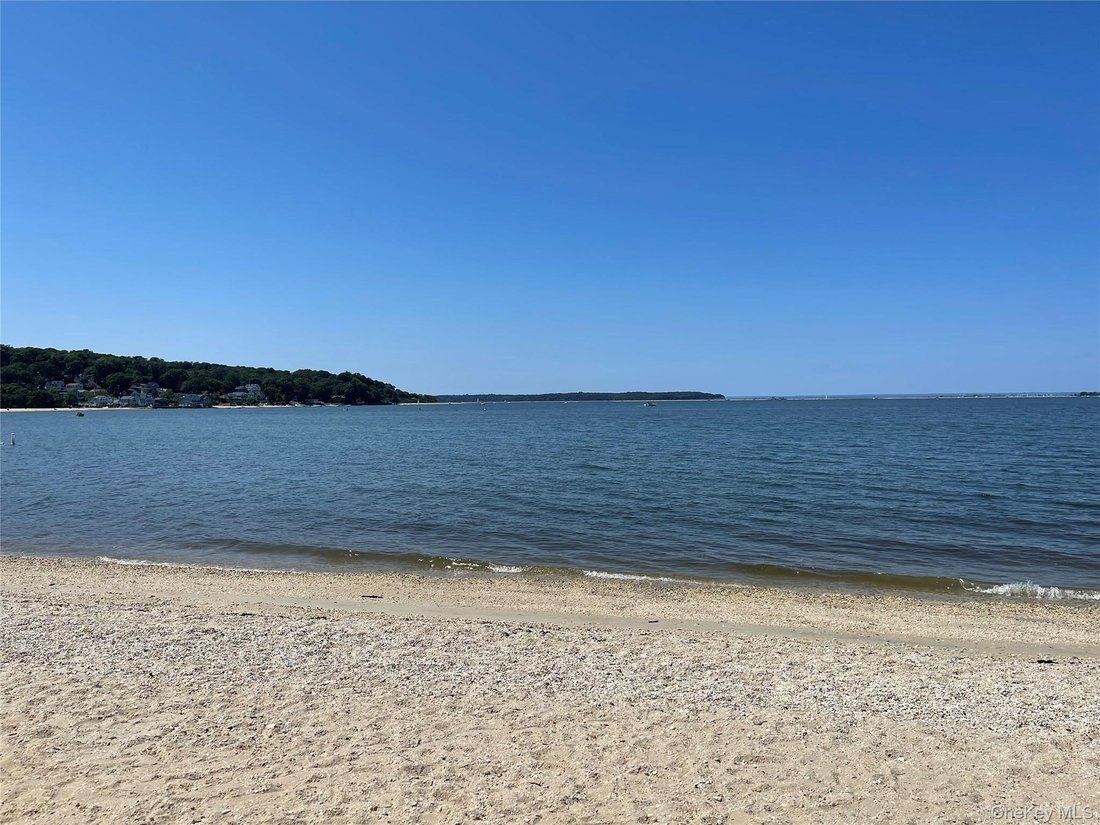 Centerport, New York, United States 1 - 16057752