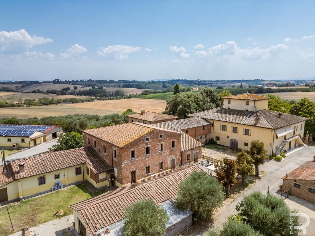Farm Ranch in Center, Cortona, Tuscany 3 - 16063408