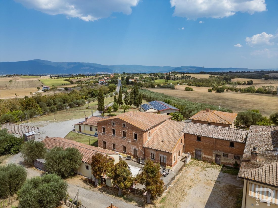 Farm Ranch in Center, Cortona, Tuscany 4 - 16063408