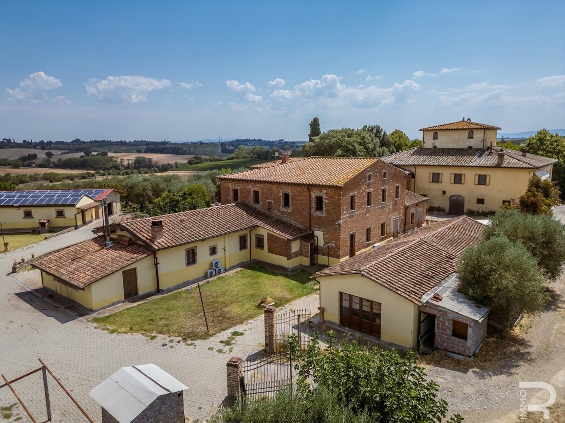Farm Ranch in Center, Cortona, Tuscany 2 - 16063408