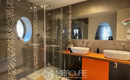 Estate With 18th Century Château, Outbuildings, Swimming Pool, Tennis Court, 10min From Riom Center