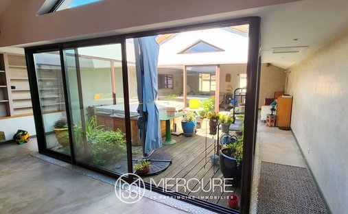 Estate With 18th Century Château, Outbuildings, Swimming Pool, Tennis Court, 10min From Riom Center