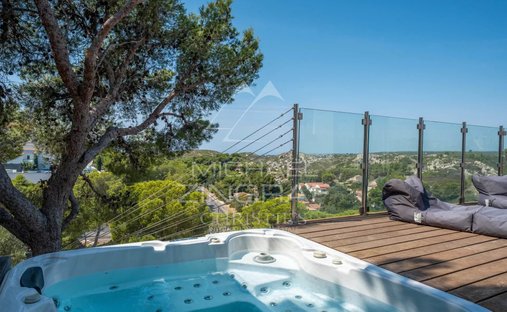 Villa in Est Reganat Destral, Carry-le-Rouet, France 1