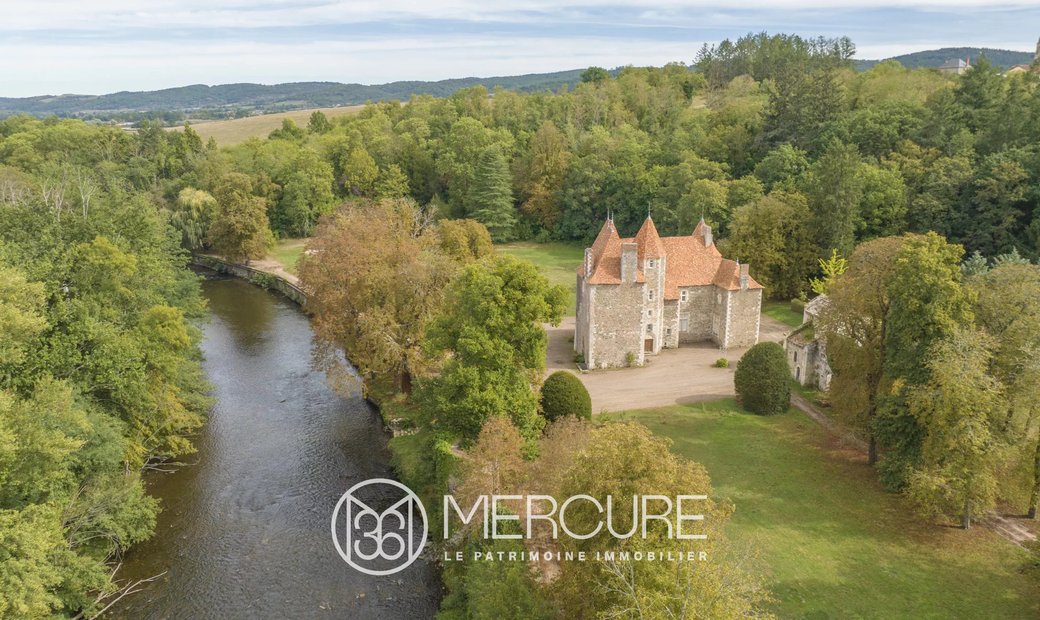 Center Of France, Listed Chateau On 40 Ha