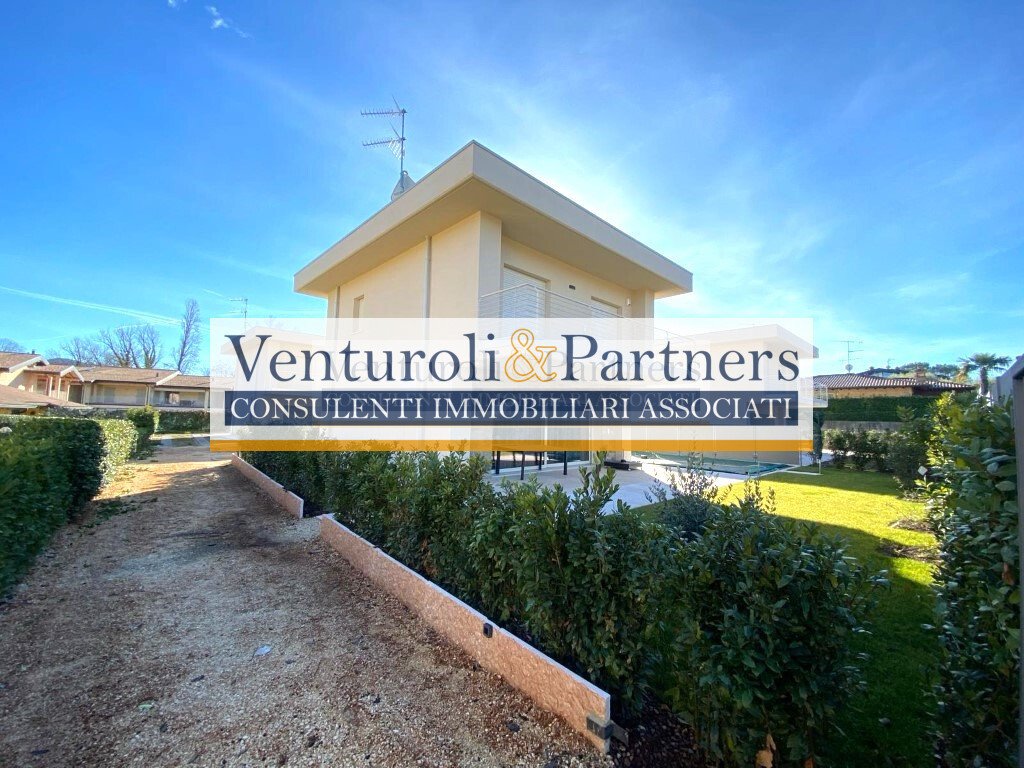 Villa in Manerba del Garda, Lombardy, Italy 4 - 12687414