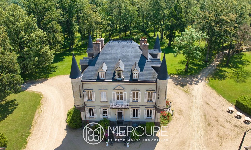 Centre Of France 18th Century Château Set On 74 Acres