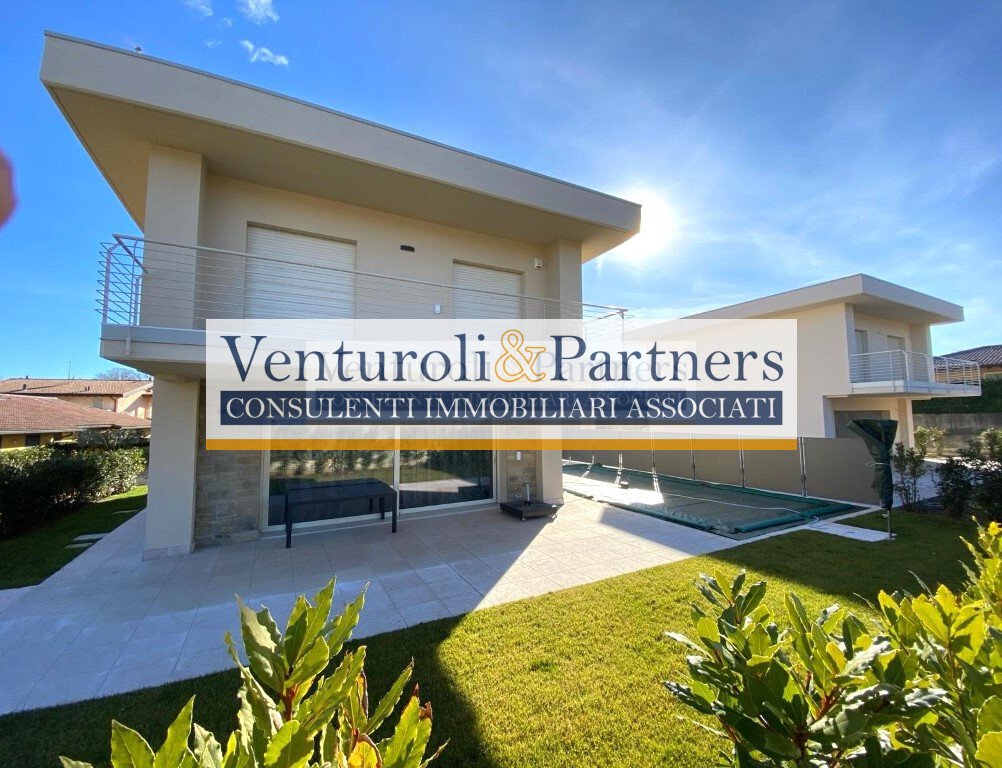 Villa in Manerba del Garda, Lombardy, Italy 2 - 12687414