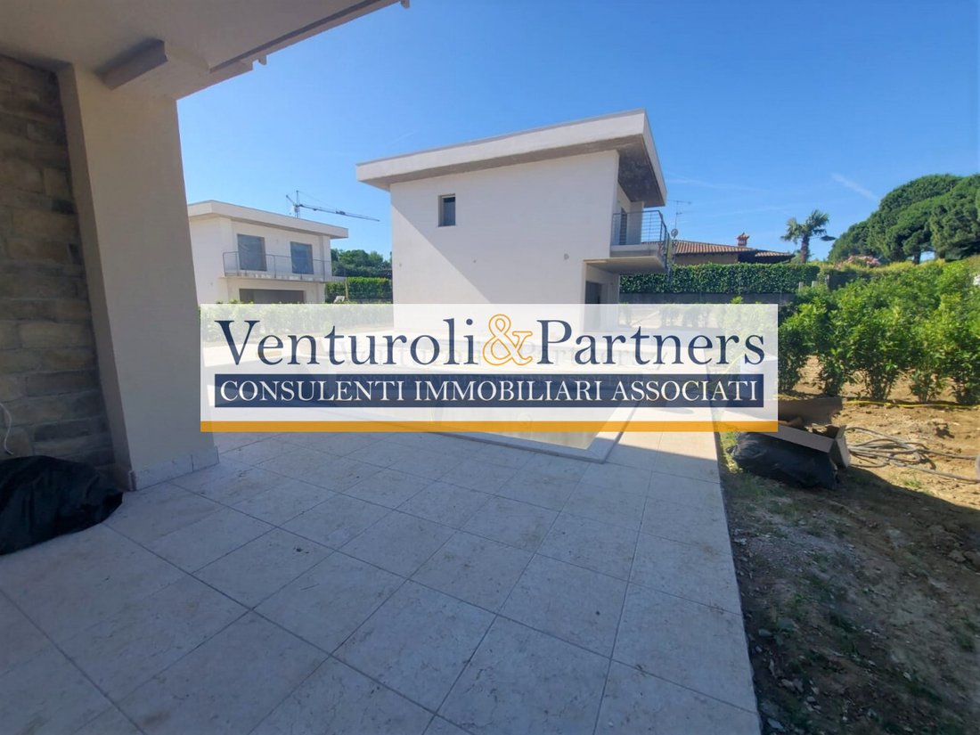 Villa in Manerba del Garda, Lombardy, Italy 3 - 12687414