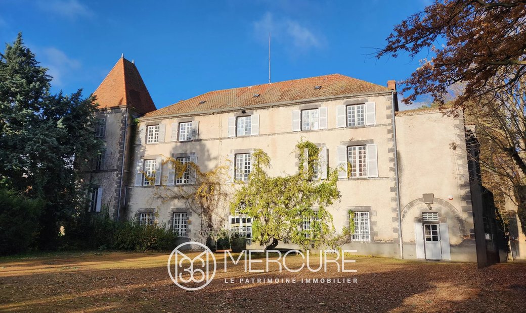 Estate With 18th Century Château, Outbuildings, Swimming Pool, Tennis Court, 10min From Riom Center