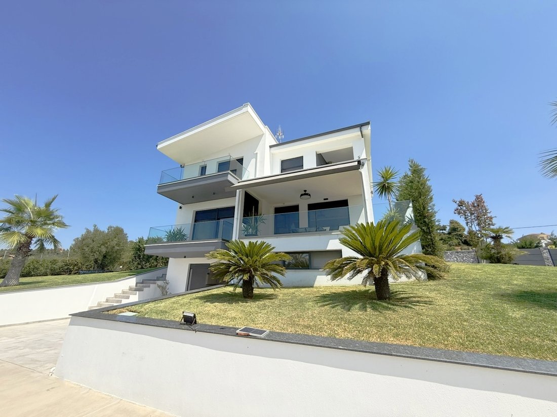 Villa in Pallini Municipal Unit, Macedonia and Thrace, Greece 2 - 15790545