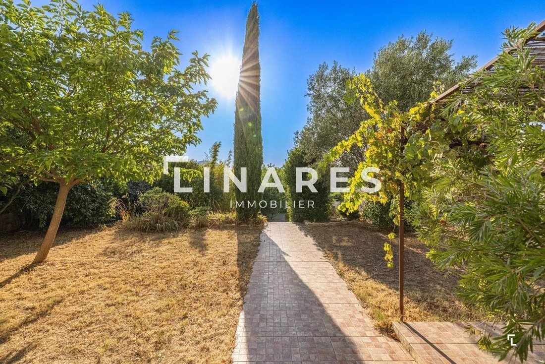 Das In La Penne Sur Huveaune, Provence Alpes Côte D'azur, Frankreich Zu