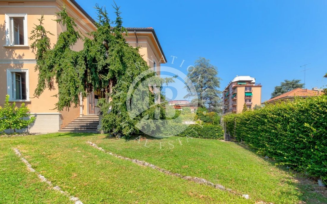 Villa in Erba, Lombardy, Italy 2 - 16063766