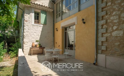 Castle for Sale in Le Thor, Provence-Alpes-Côte d'Azur, France