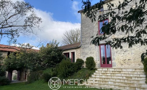 South Vendee 14th And 15th Century Chateau 10 Hectare Parkland