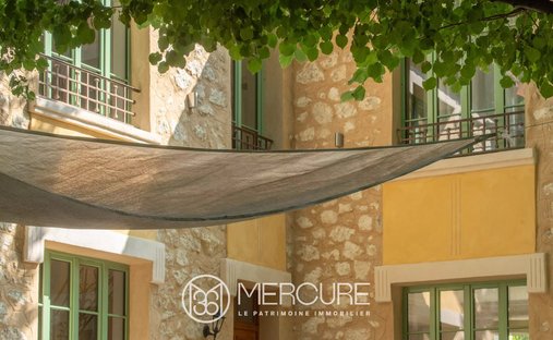 Castle for Sale in Le Thor, Provence-Alpes-Côte d'Azur, France