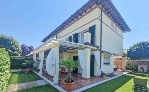 House in Pietrasanta, Tuscany, Italy 1