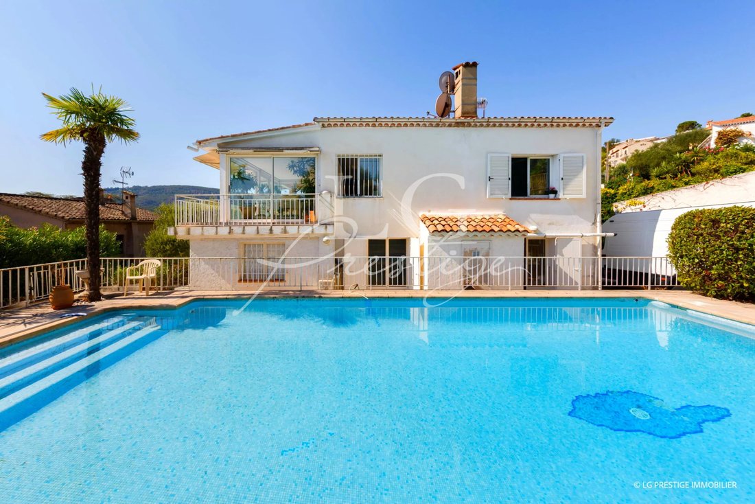 Villa in Mandelieu-la-Napoule, Provence-Alpes-Côte d'Azur, France 2 - 16039678