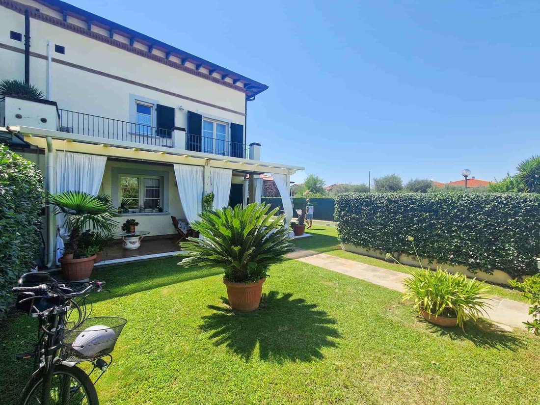House in Pietrasanta, Tuscany, Italy 2 - 16064824