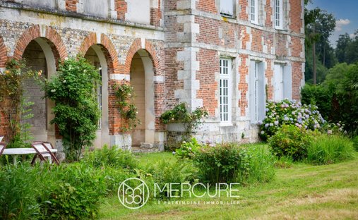 Château Du XVII Ie Et Son Domaine De 13 Hectares